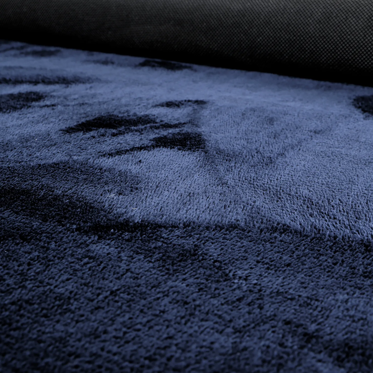 Tappeto Shaggy Ondulato Asimmetrico - Aranga Super Soft Fur (blu scuro)